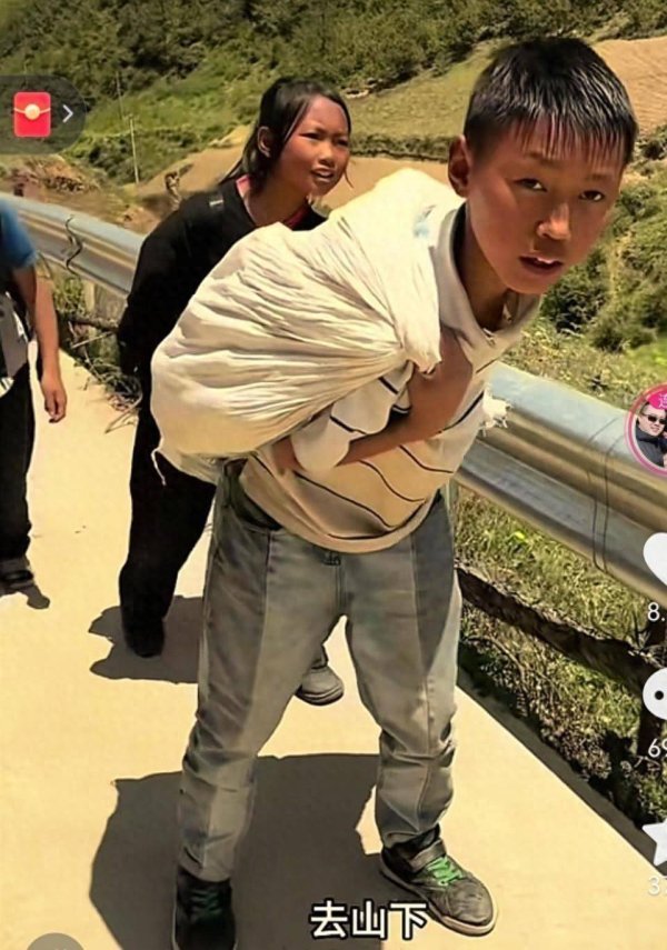 龙辉优配 95后男子照顾3个外甥9年多，坚持供孩子们读书，自己即将迎来第三胎